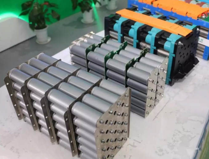 tin tức mới nhất của công ty về Các pin LFP bắt đầu một làn sóng mở rộng  0